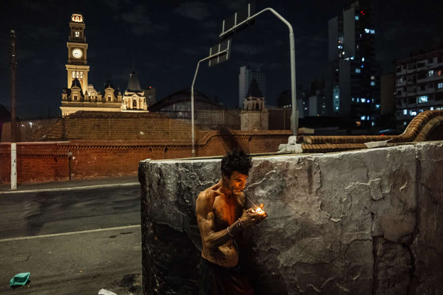 Zumbi of Cracolandia by Luca Meola, Brazil - LensCulture Street Photography Awards 2025 Winners