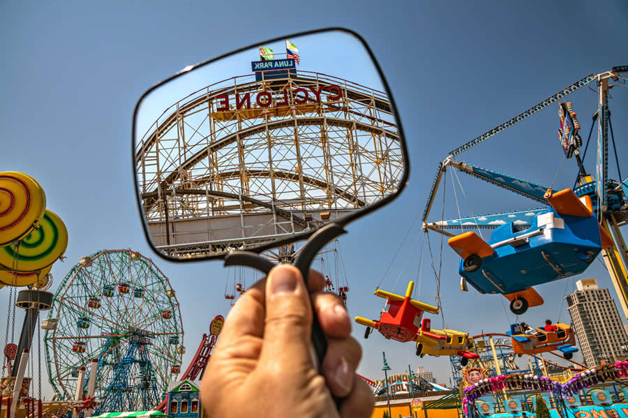 Reflecting New York by Stefan Falke, United States - LensCulture Street Photography Awards 2025 Winners