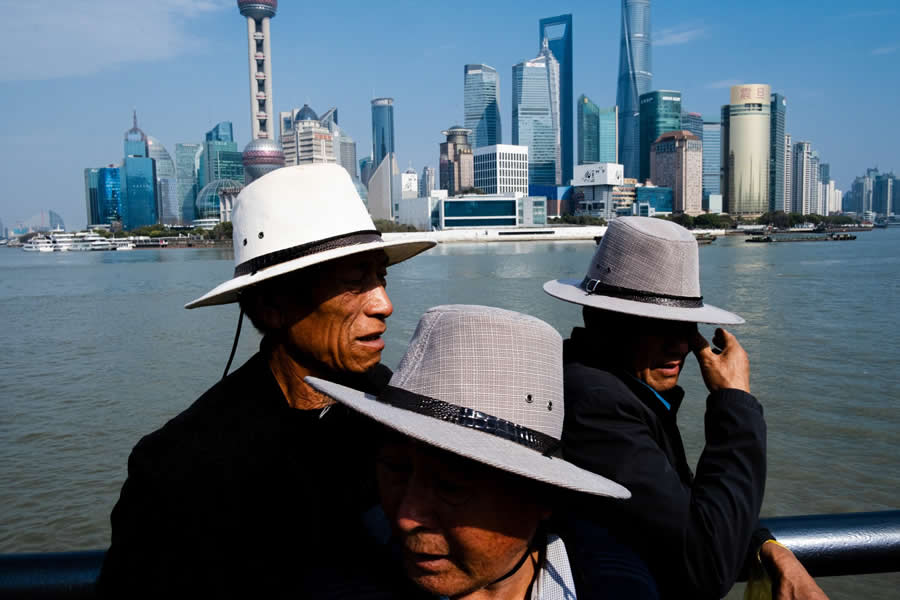 Shanghai Resorts by Zeren Yu, China - LensCulture Street Photography Awards 2025 Winners