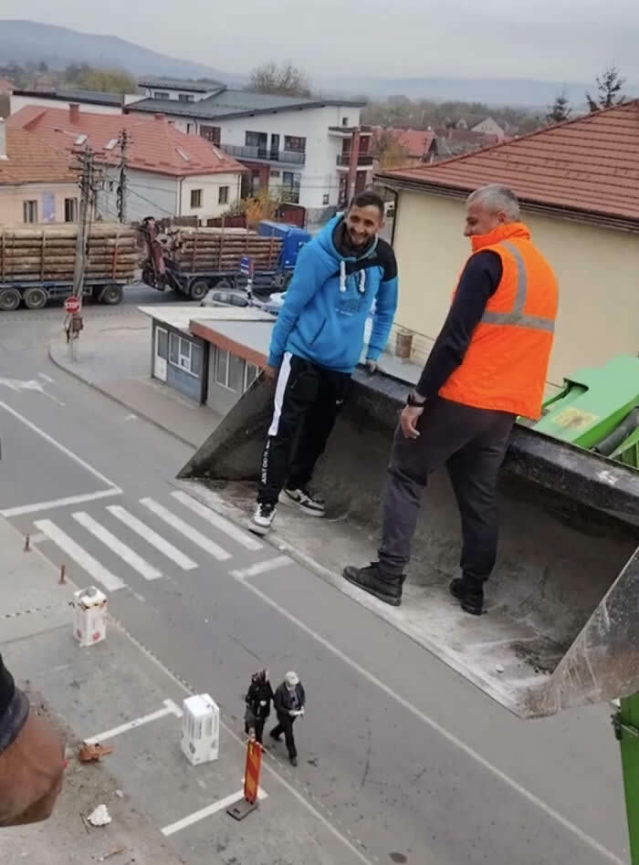Two Giants? - Mind-Bending Photos You Won’t Believe