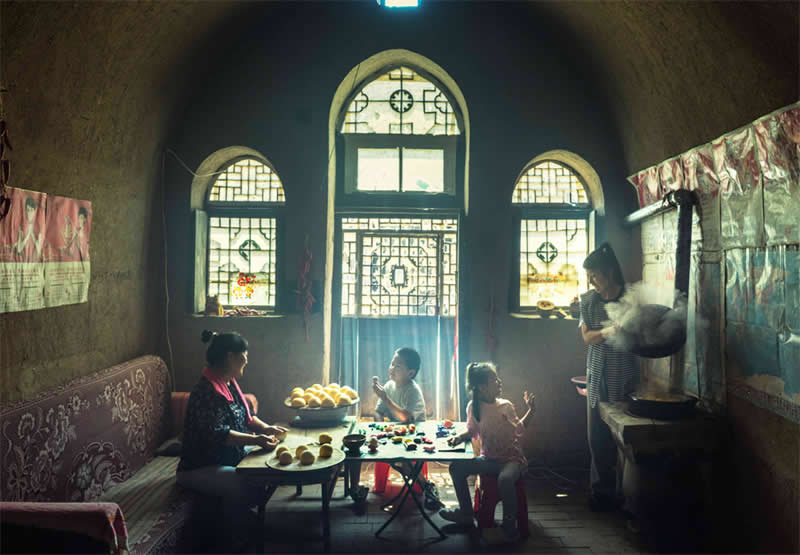 Mom's scent by Xianhui Fang, Chinese mainland - Nikon Film and Photo Contest 2025 Winners