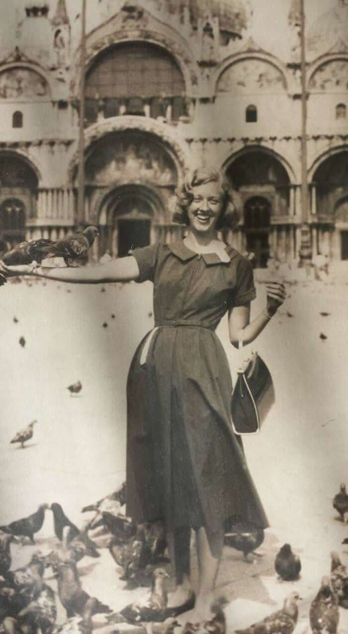 My Grandma At Age 20 While On Vacation In Venice - Throwback Vacation Photos Goold Old Days