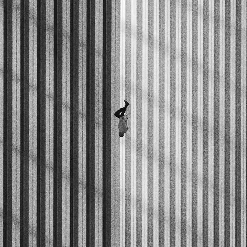 The Falling Man (2001) - Powerful Photos That Froze Iconic Moments in History