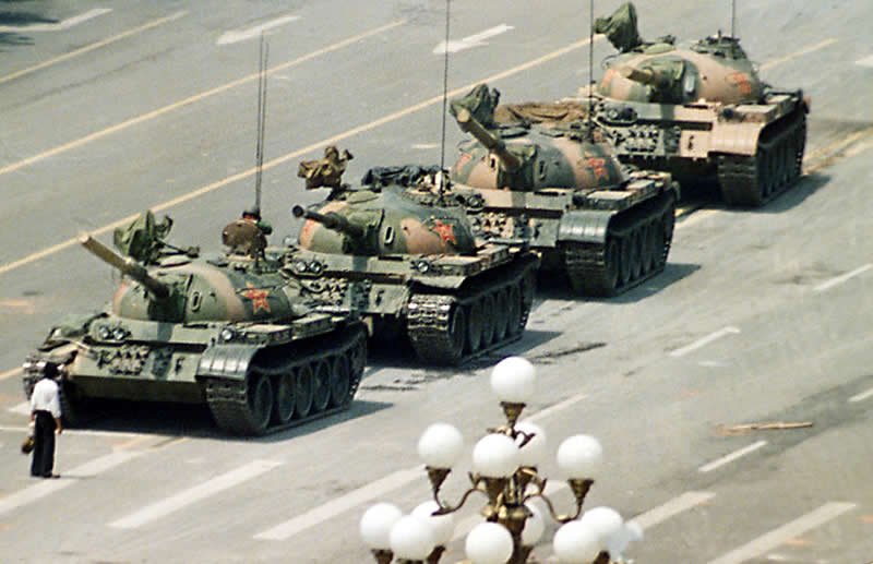 Tank Man, Tiananmen Square (1989) - Powerful Photos That Froze Iconic Moments in History