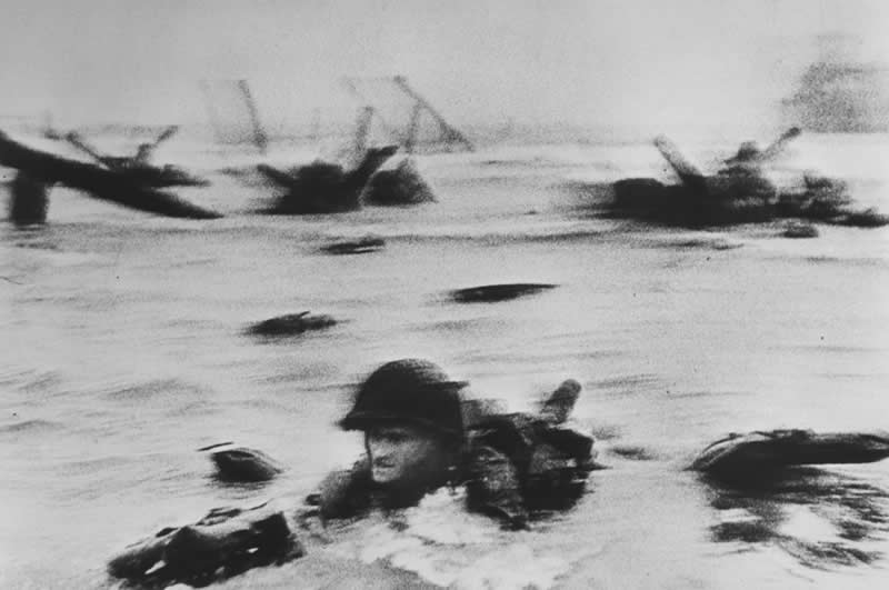 D-Day Landing (1944) - Powerful Photos That Froze Iconic Moments in History