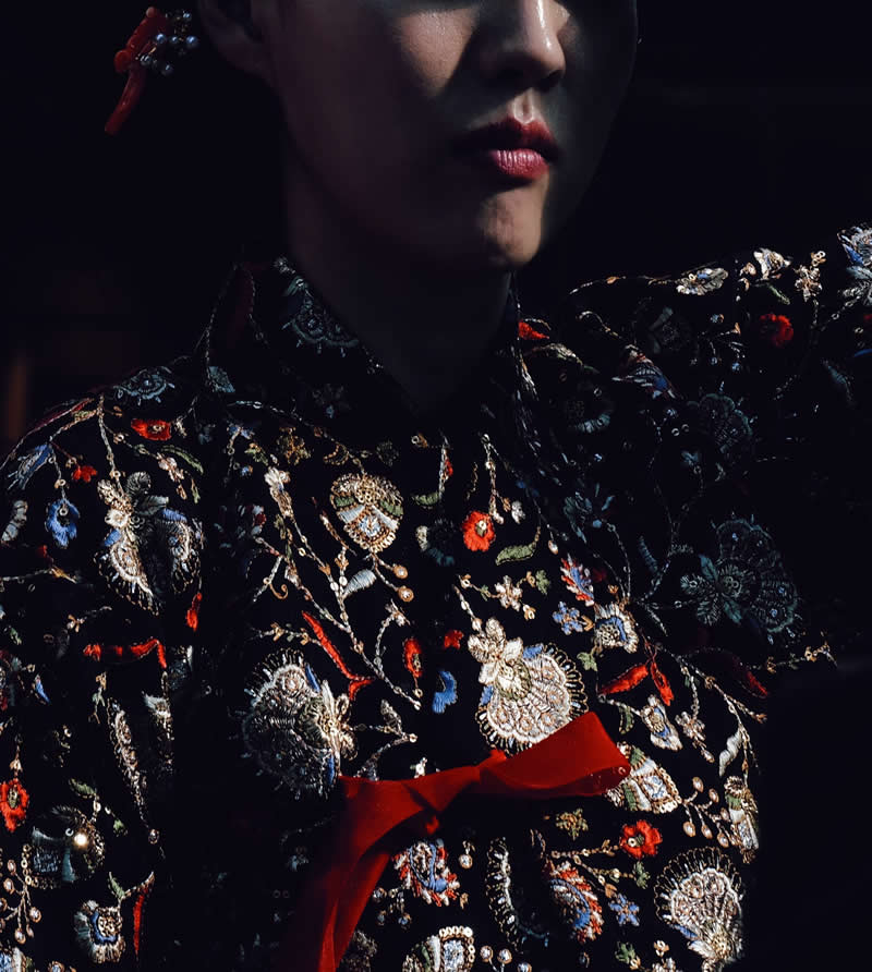 Artistic Street Photos by Francesco Gioia That Blend Reality and Abstraction