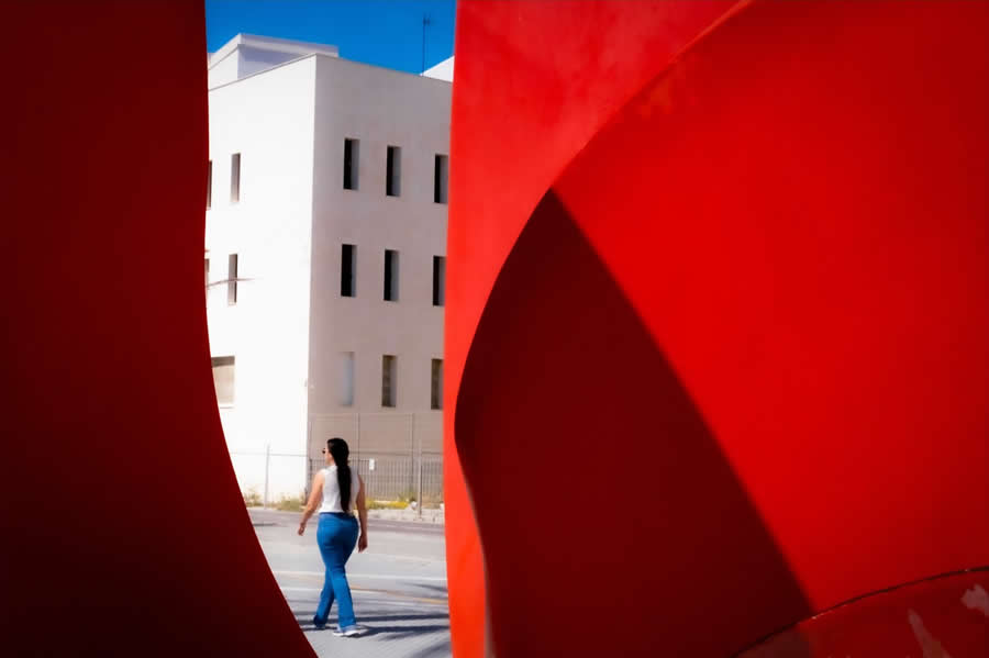 Street Photos by Josep Fabrega Agea That Reveal the Beauty of Light, Geometry, and Color