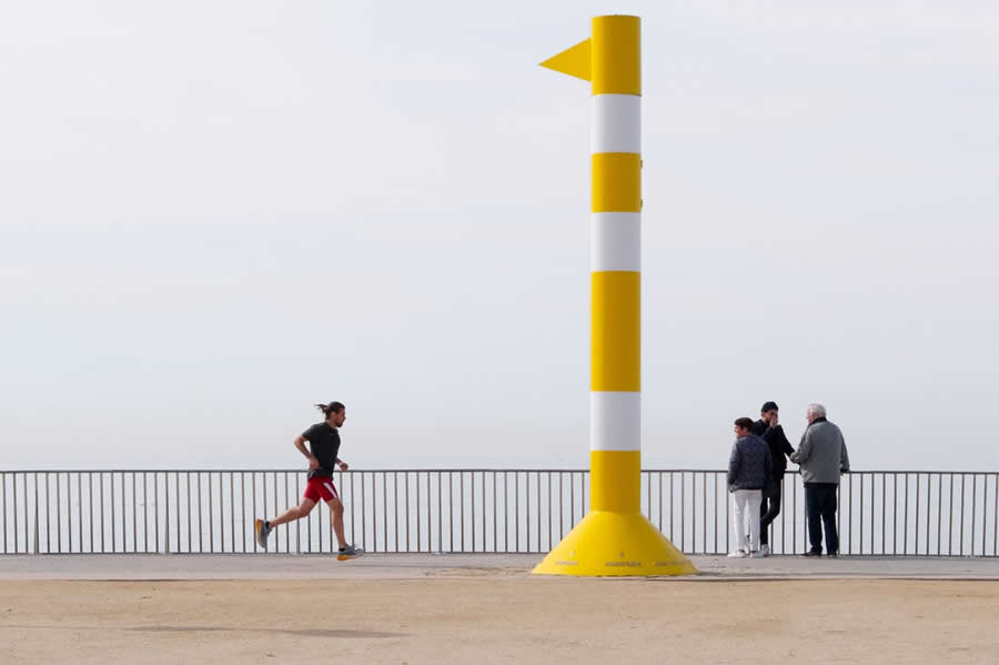Street Photos by Josep Fabrega Agea That Reveal the Beauty of Light, Geometry, and Color