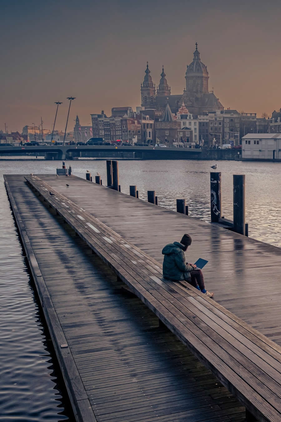 Street Photos by Josep Fabrega Agea That Reveal the Beauty of Light, Geometry, and Color