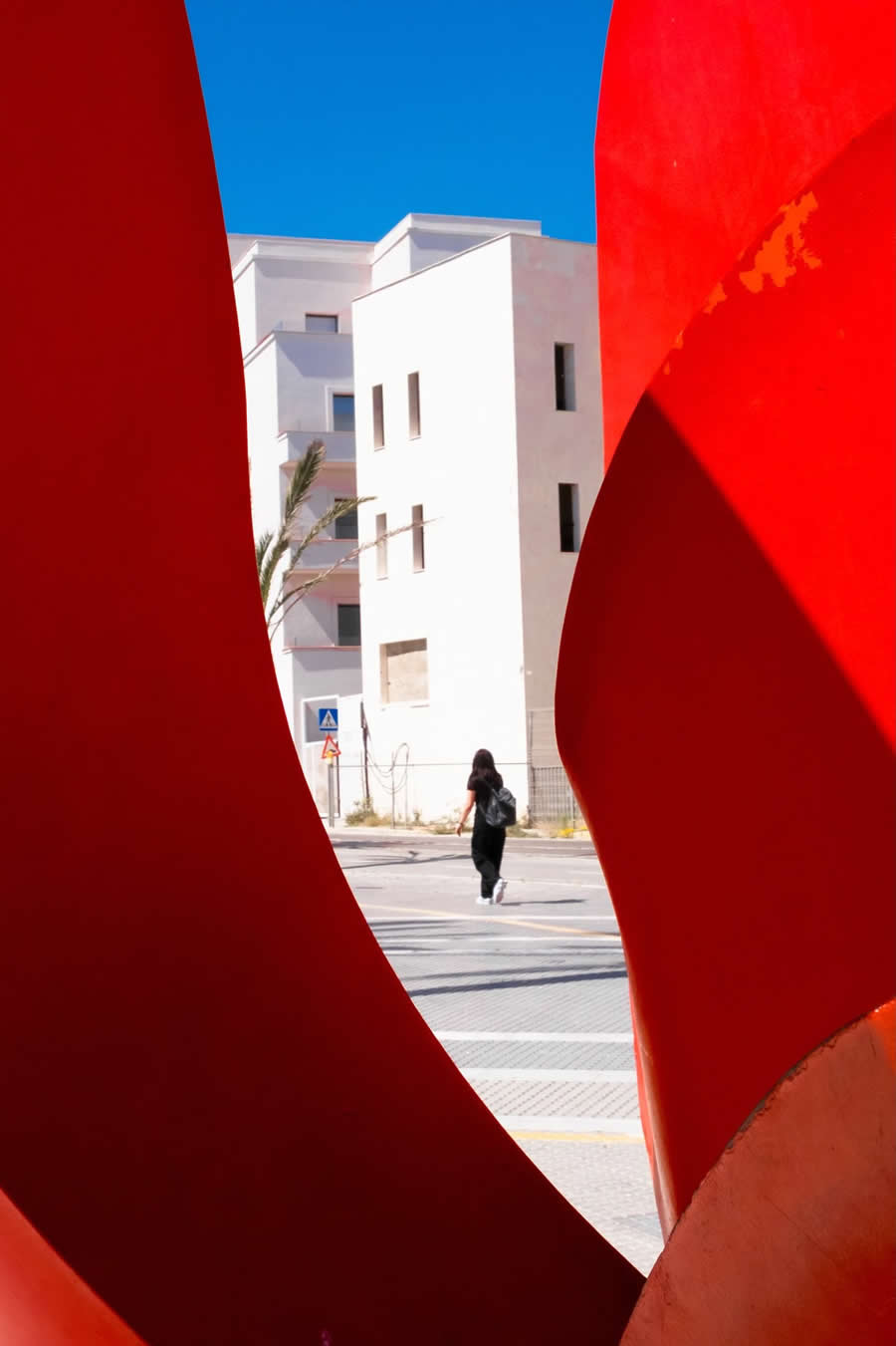 Street Photos by Josep Fabrega Agea That Reveal the Beauty of Light, Geometry, and Color