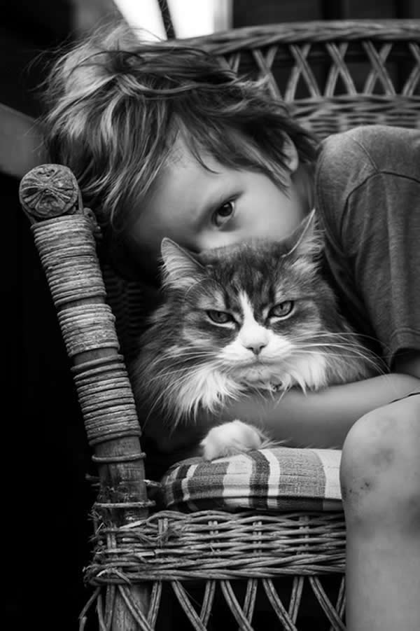 Comfort by Derry Lubell, Canada - Portrait Winning Photos from the Artist Gallery Awards 2025