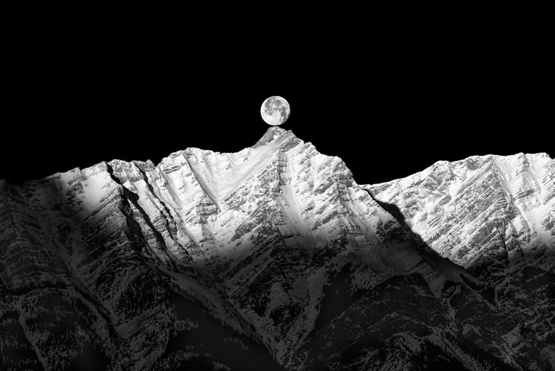 Moon Summit by Lee Nordbye - 1839 Photographer of the Year Awards Landscape Winners
