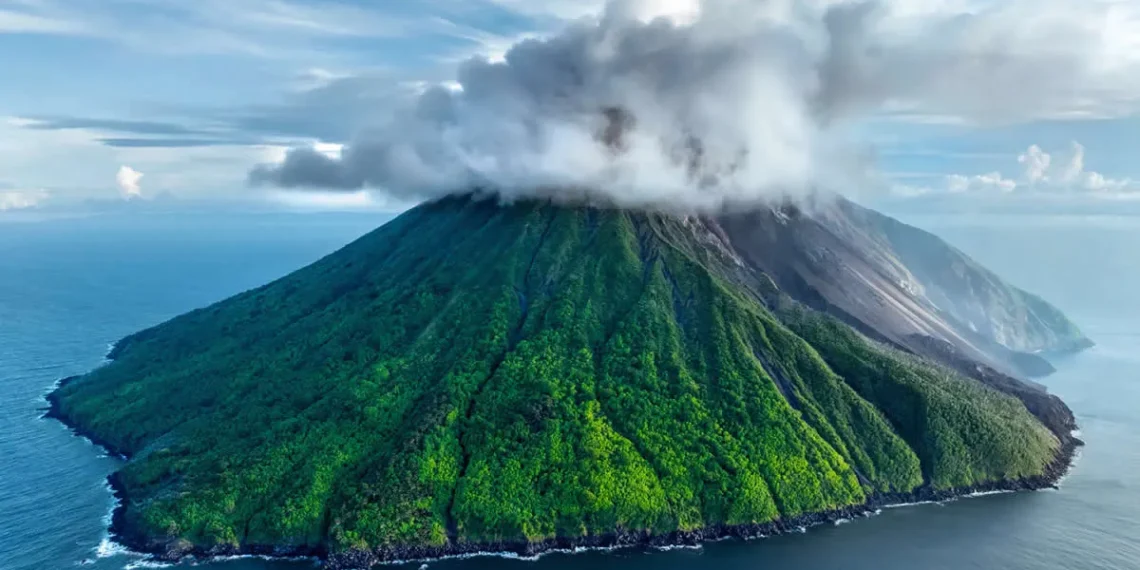 23 Powerful Photos from the 2025 National Geographic Pictures of the Year 24 Aerial view of volcanic island
