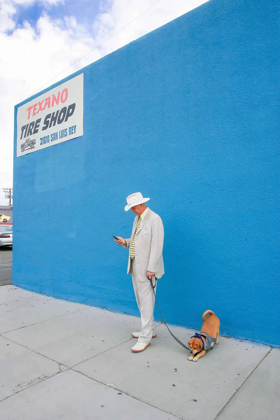 Downward Dog by Jay Calderon, United States - 2025 AAP Magazine Street Photography Awards