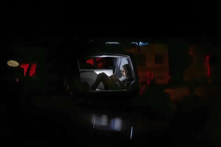 Away by Fabrizio Intonti, Italy - 2025 AAP Magazine Street Photography Awards