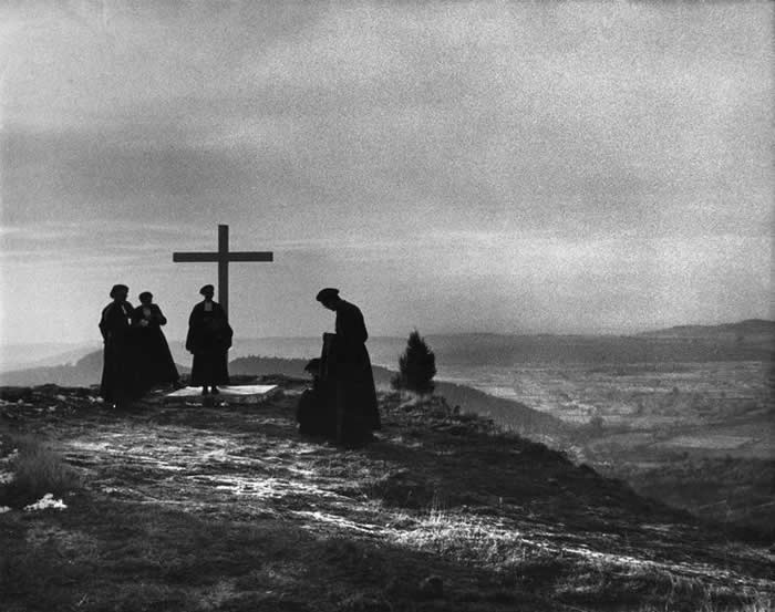 France, 1956 - Iconic Black and White Photos from Greatest Photographers