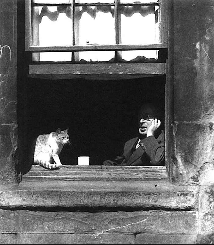 The Gorbals, 1948 - Iconic Black and White Photos from Greatest Photographers