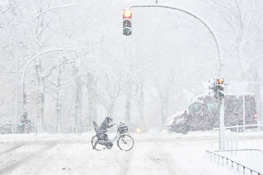 Blizzard in Hamburg by Alexander Schönberg