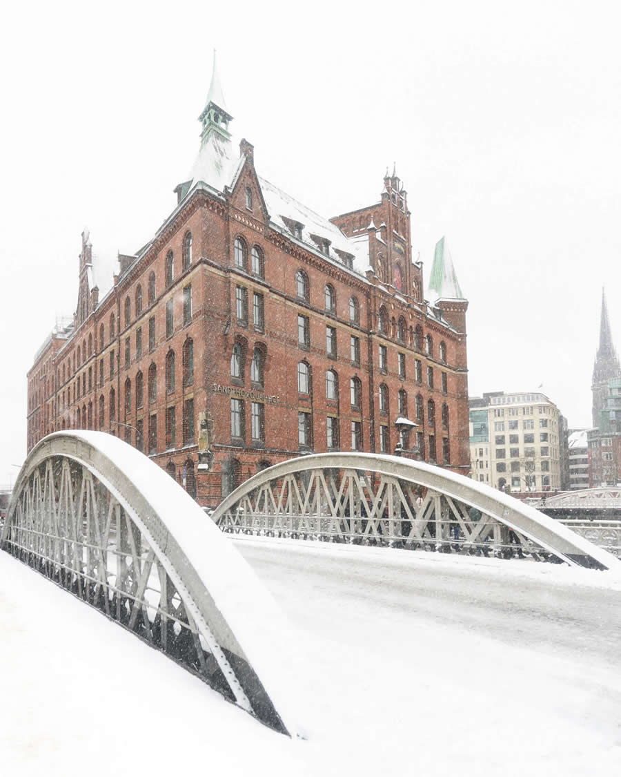 Blizzard in Hamburg by Alexander Schönberg