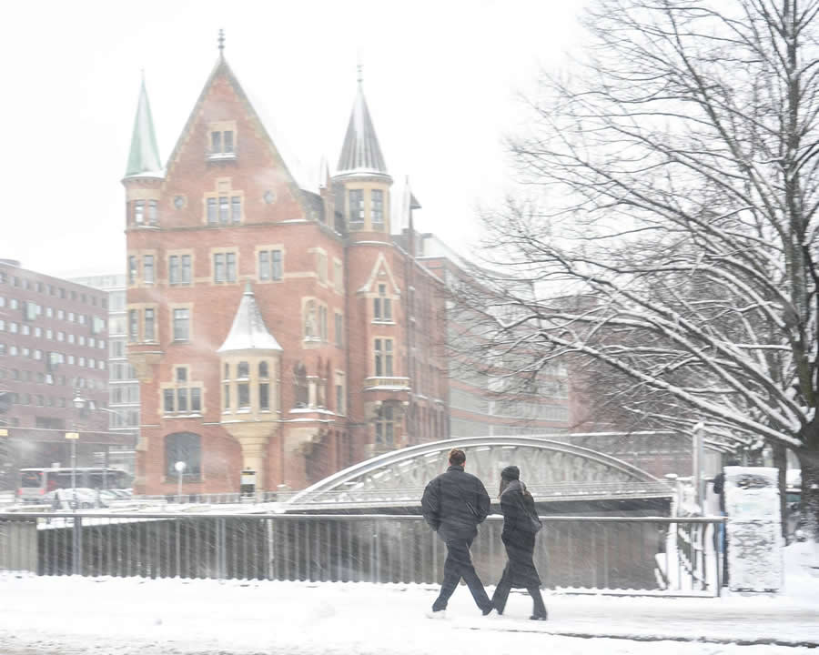 Blizzard in Hamburg by Alexander Schönberg