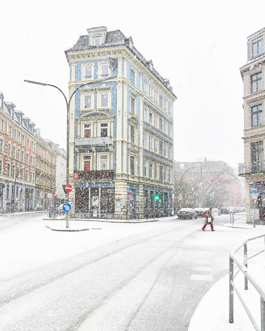 Blizzard in Hamburg by Alexander Schönberg