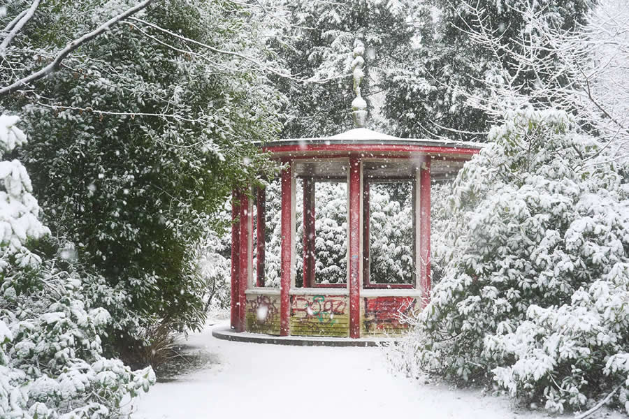 Blizzard in Hamburg by Alexander Schönberg