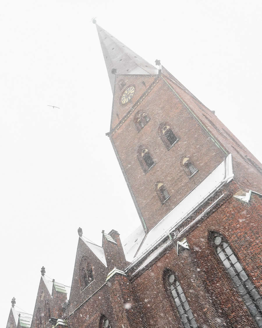 Blizzard in Hamburg by Alexander Schönberg