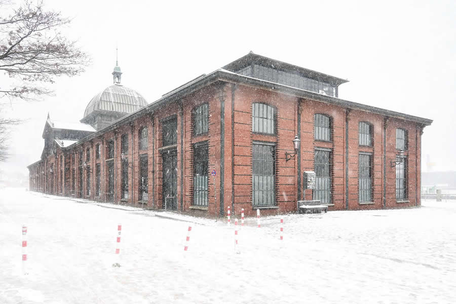 Blizzard in Hamburg by Alexander Schönberg