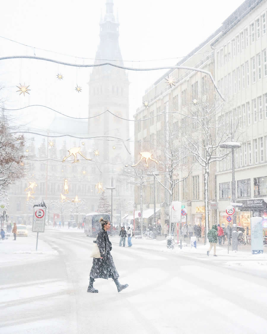 Blizzard in Hamburg by Alexander Schönberg