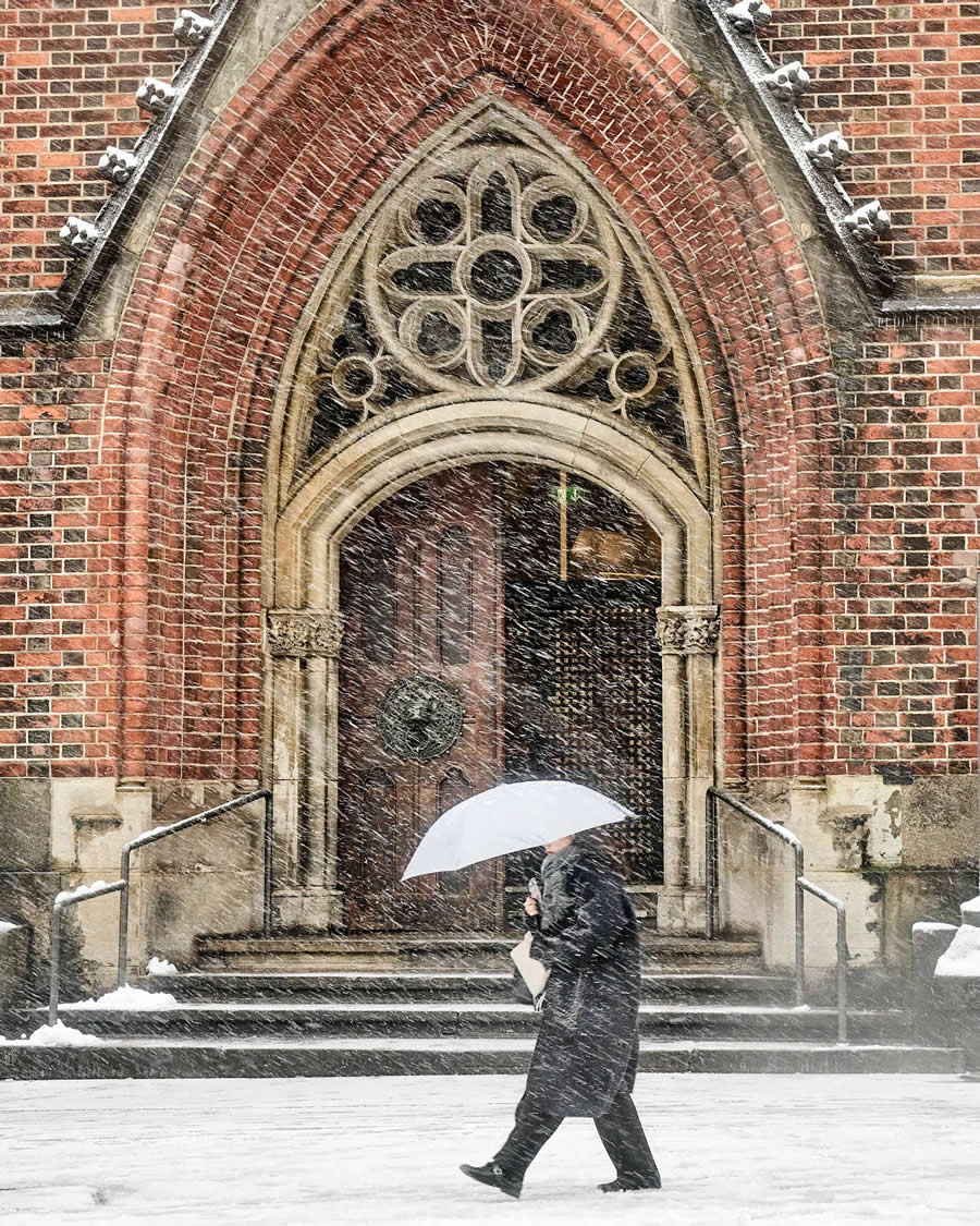Blizzard in Hamburg by Alexander Schönberg