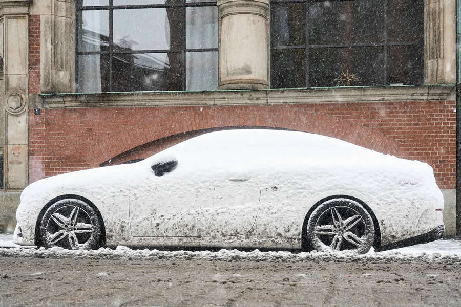 Blizzard in Hamburg by Alexander Schönberg