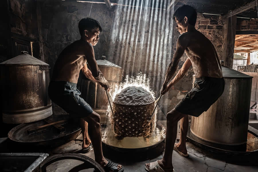 Banh Hoi man by Hoai Anh Dang, Viet Nam - Chromatic Photography Awards People and Culture Winners