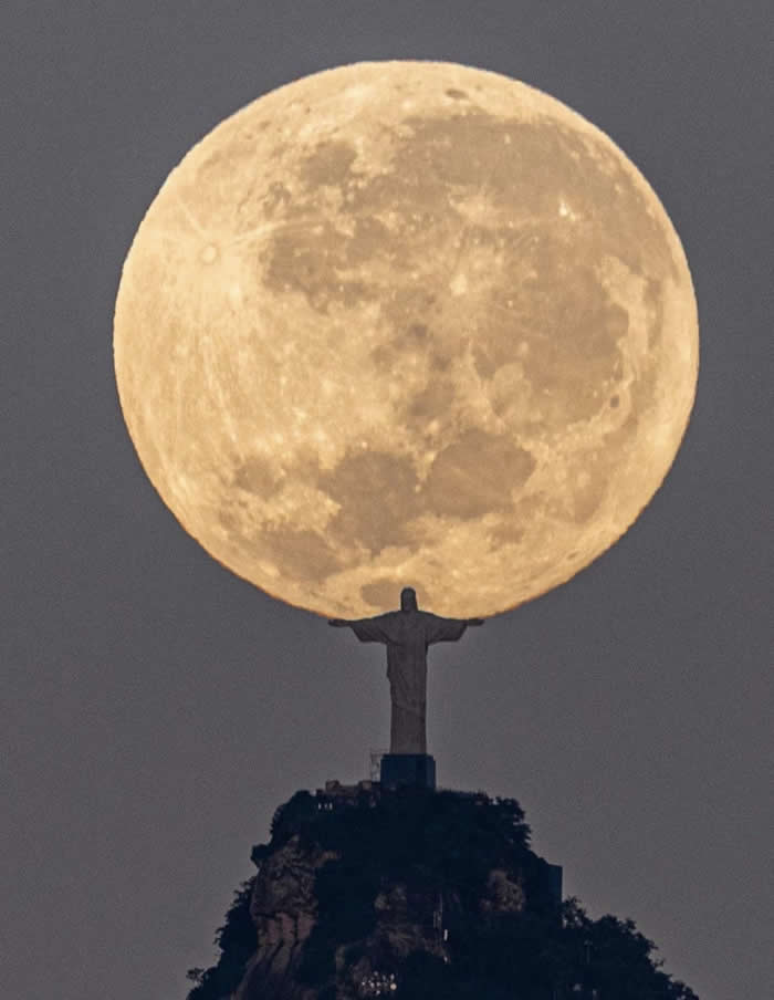 Cool and Unusual Photos That Could Totally Be Album Covers