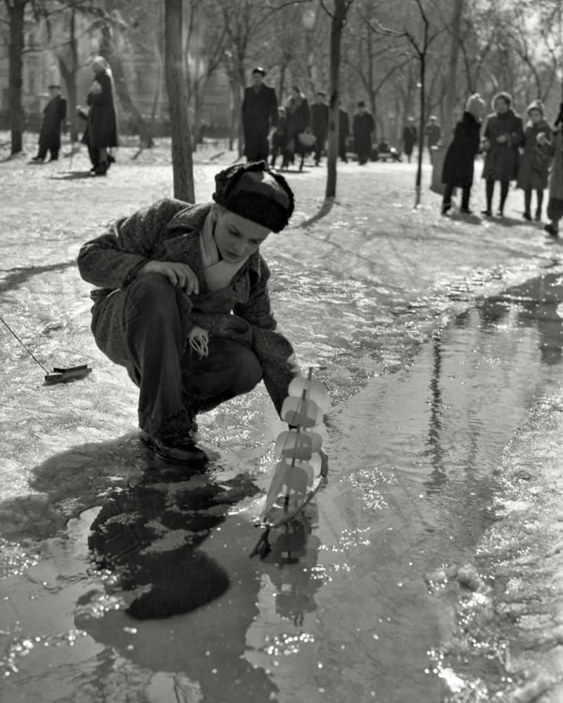 Historic Photos of Kids Innocence and Playfulness
