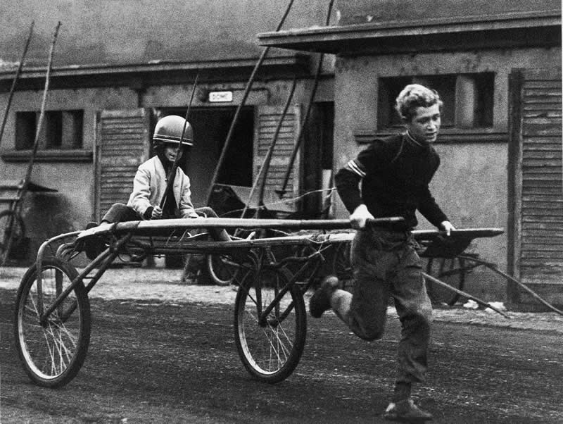 Historic Photos of Kids Innocence and Playfulness
