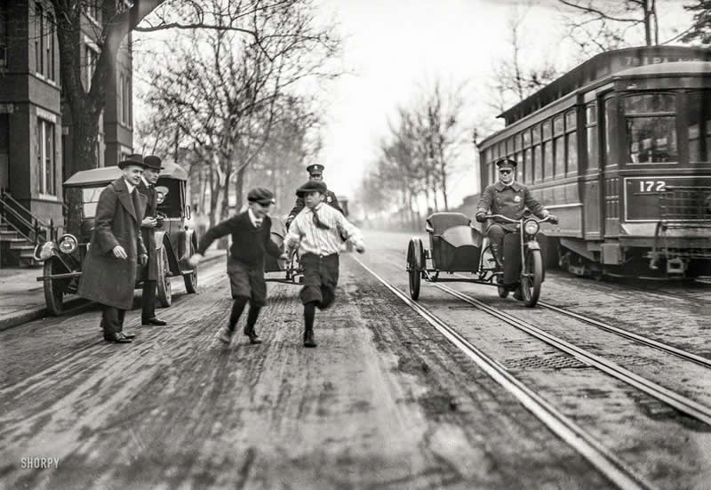 Historic Photos of Kids Innocence and Playfulness