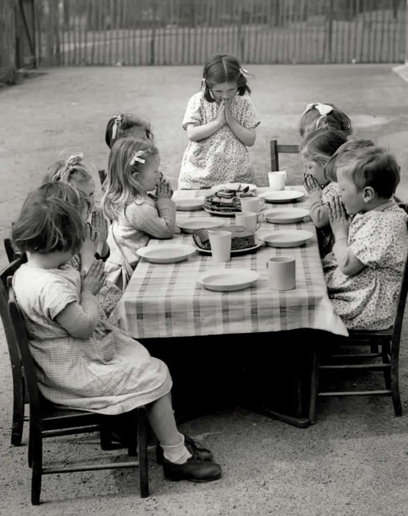 Historic Photos of Kids Innocence and Playfulness