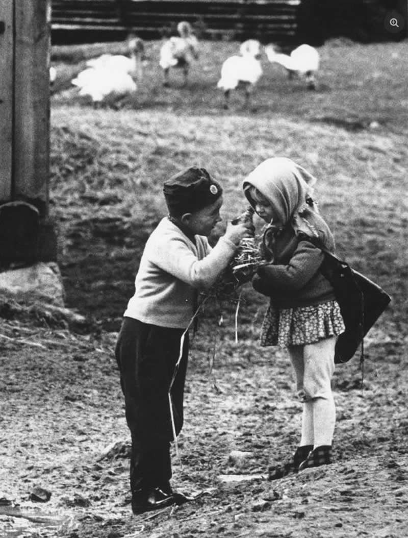 Historic Photos of Kids Innocence and Playfulness