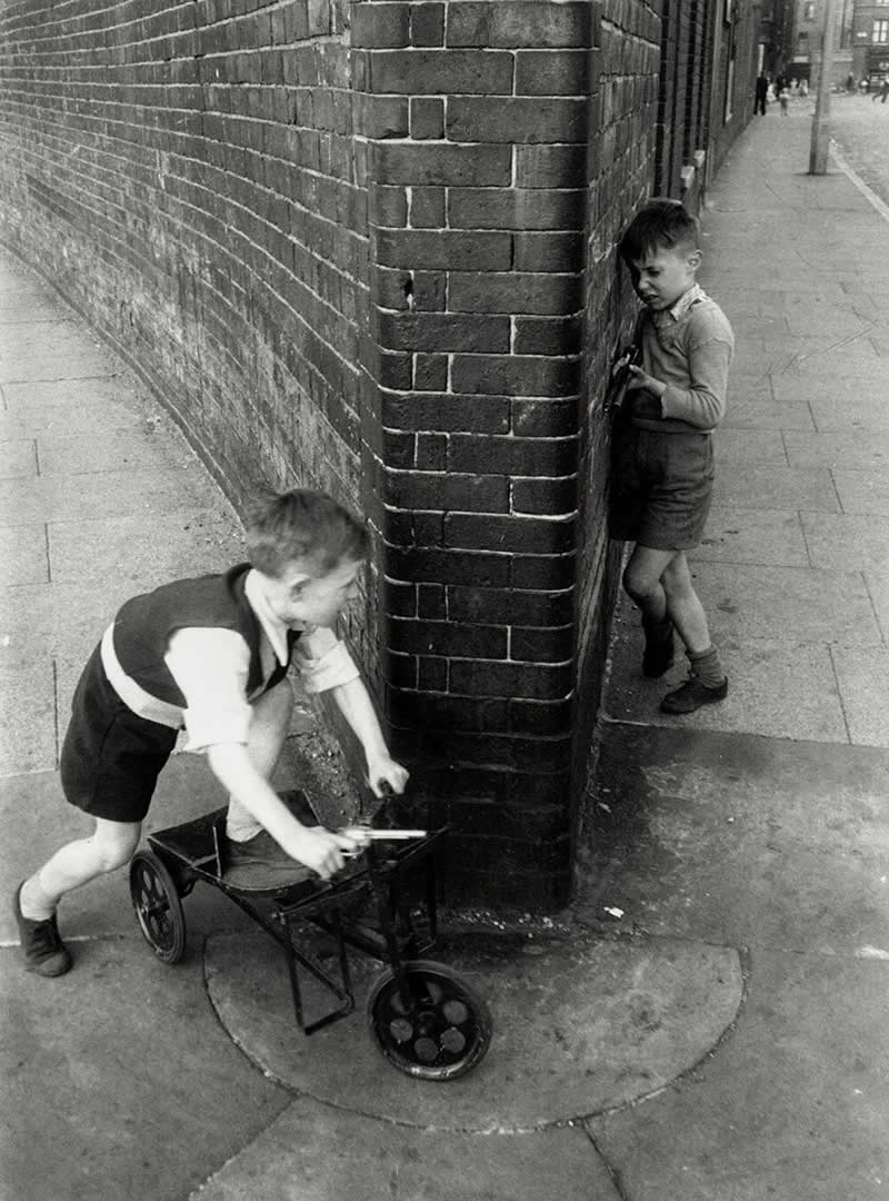 Historic Photos of Kids Innocence and Playfulness