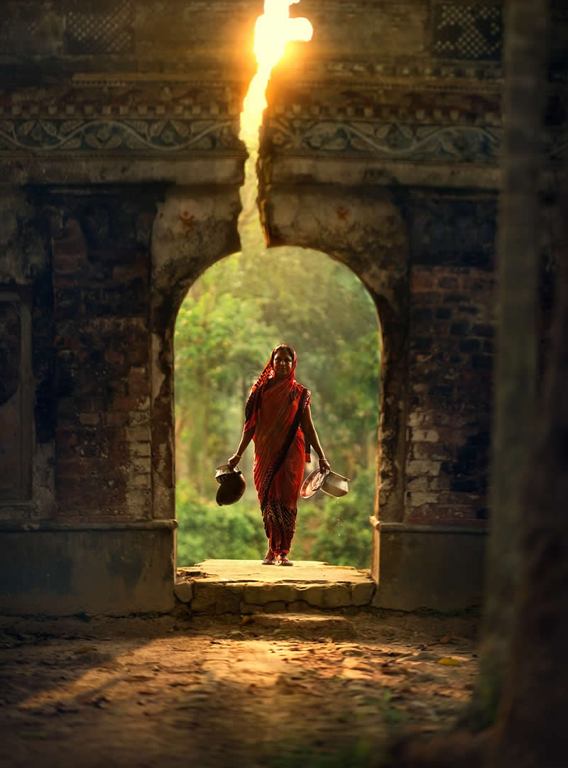 Street Photography with Perfect Light by Ashraful Arefin