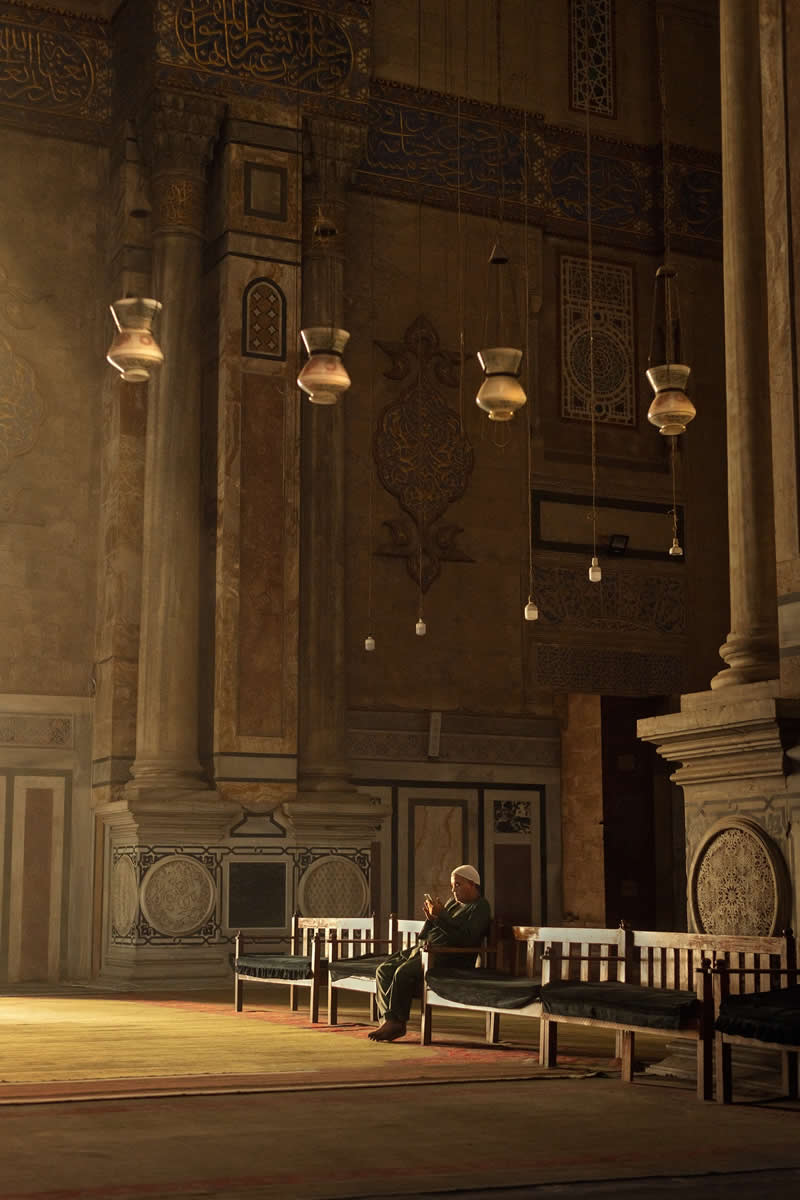 Street Photography with Perfect Light by Ashraful Arefin