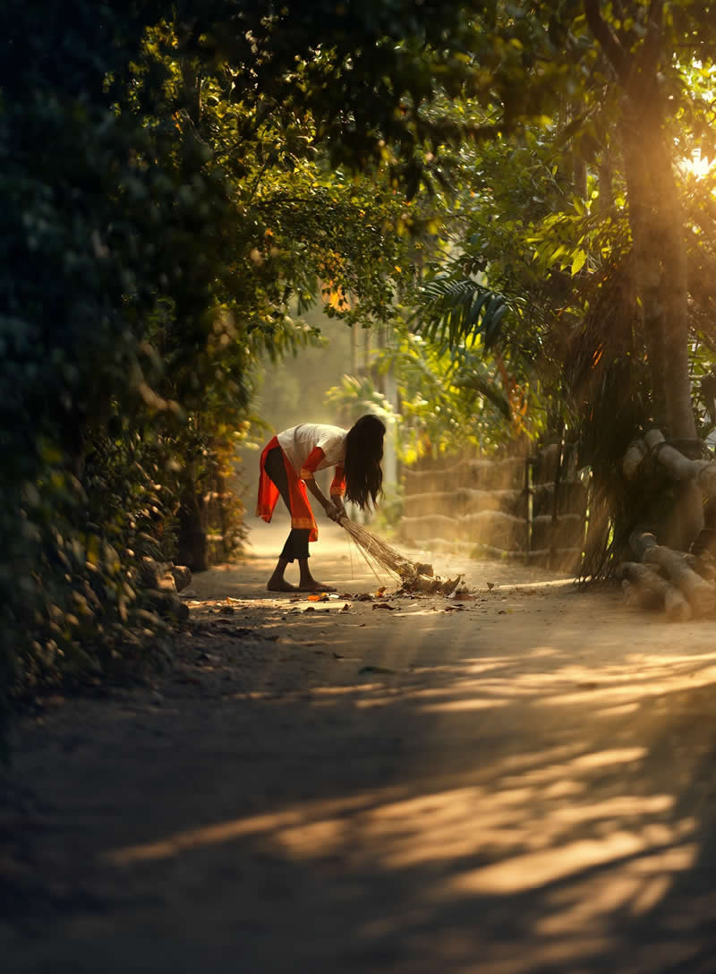 Street Photography with Perfect Light by Ashraful Arefin
