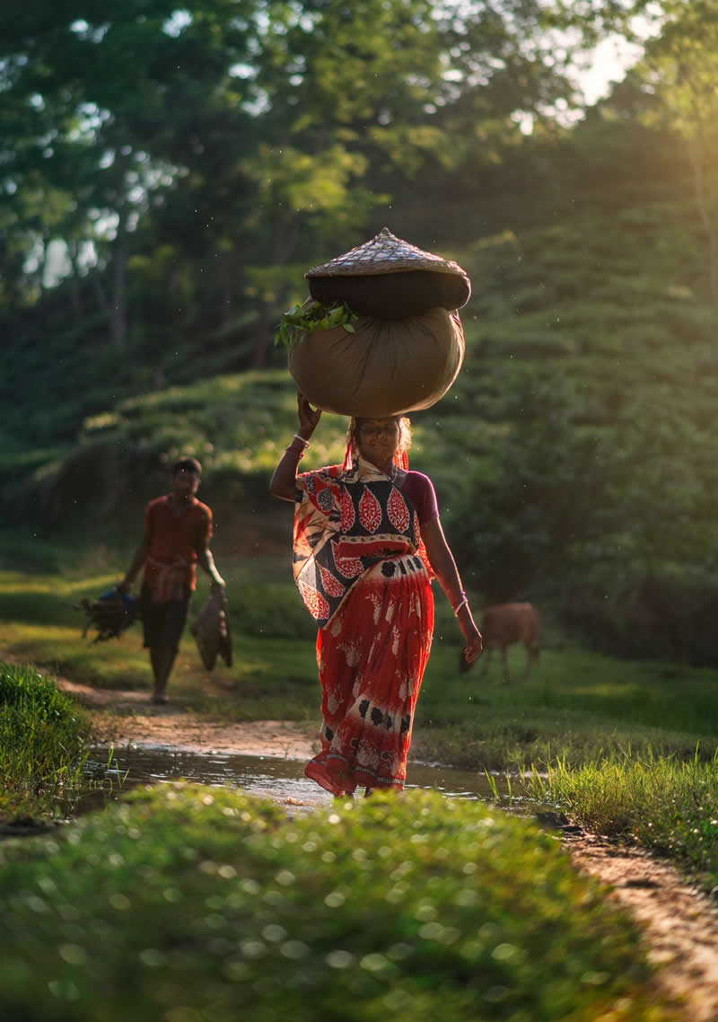 Street Photography with Perfect Light by Ashraful Arefin