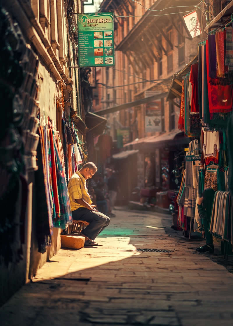 Street Photography with Perfect Light by Ashraful Arefin