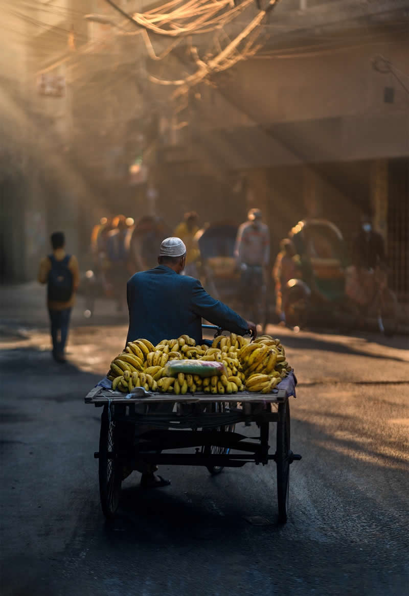 Street Photography with Perfect Light by Ashraful Arefin