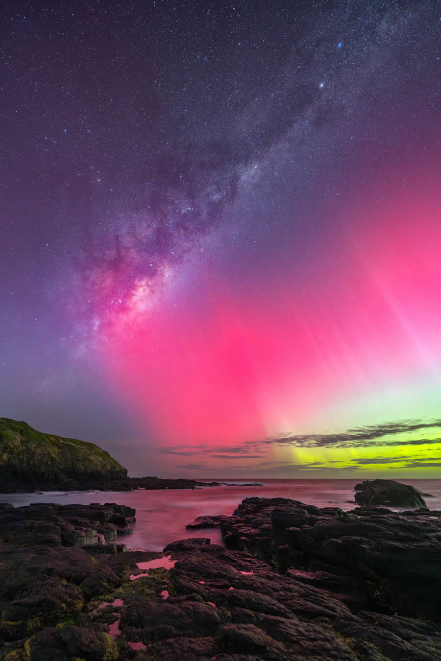 Aurora Australis by Dylan Giannakopoulos, Australia - 2025 Nature Conservancy Oceania Photo Contest Winners