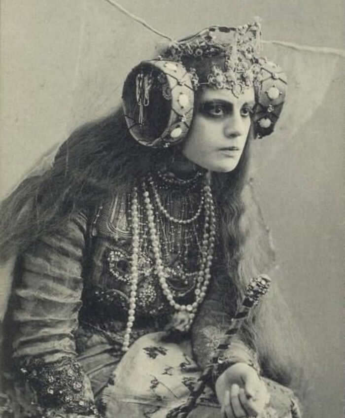 Maria Germanova As The Witch In Maurice Maeterlinck’s Play "The Blue Bird". Moscow Art Theatre, 1908 - Rare and Weird History Photos
