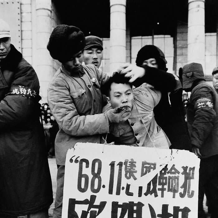 Students Publicly Denouncing/ Humiliating Their Teachers For Being „anti Revolutionary“ During The Chinese Cultural Revolution, 1967-1972 - Rare and Weird History Photos