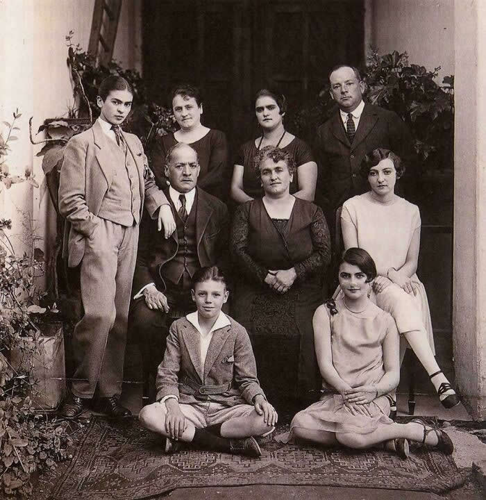 Around 1924, A Young Frida Kahlo Is Photographed Wearing A Men’s Suit In A Family Portrait - Rare Historical Photos Stories Behind the Past