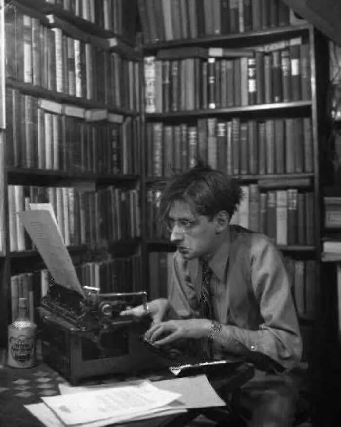 Robert Bloch, Author Of Psycho, At His Desk In The 1950s. Widely Regarded As His Most Enduring Work, The Novel Remains One Of The Most Influential Horror Stories Of The 20th Century - Rare Historical Photos Stories Behind the Past